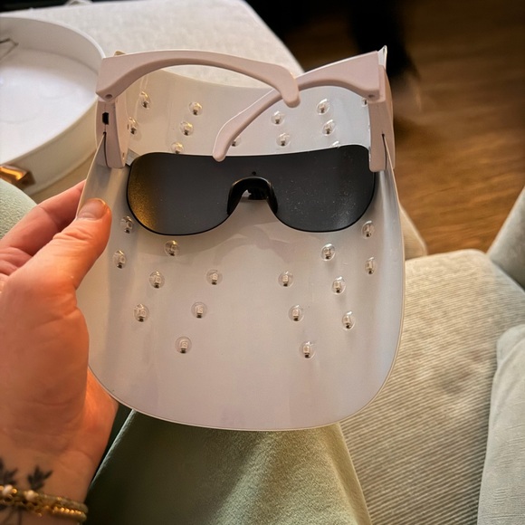 LED face mask - Picture 2 of 5